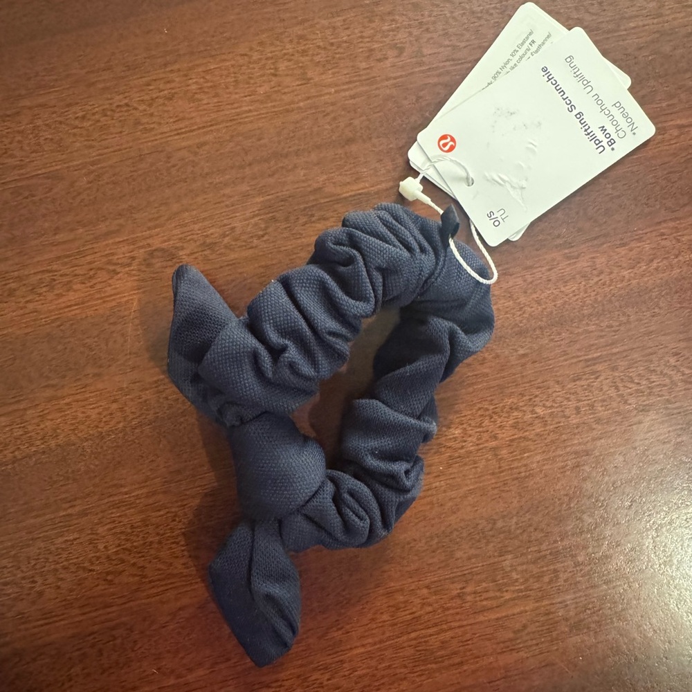 Lululemon Uplifting Scrunchie Bow